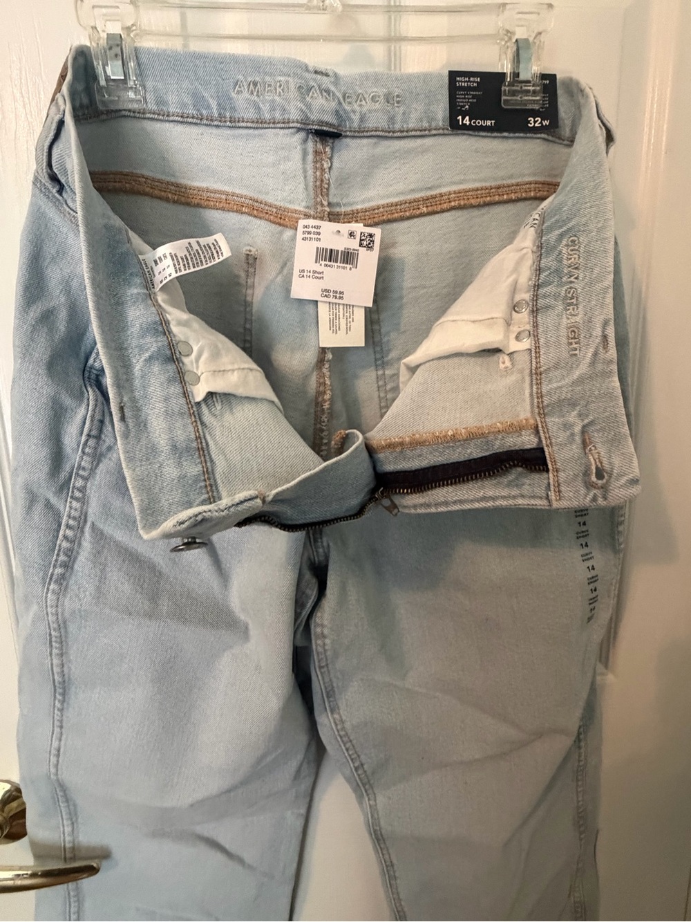 American Eagle Light Wash High-Rise Curvy Straight 14 Short